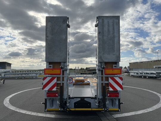 Przyczepy niskopodwoziowe z&nbsp;obrotnicą